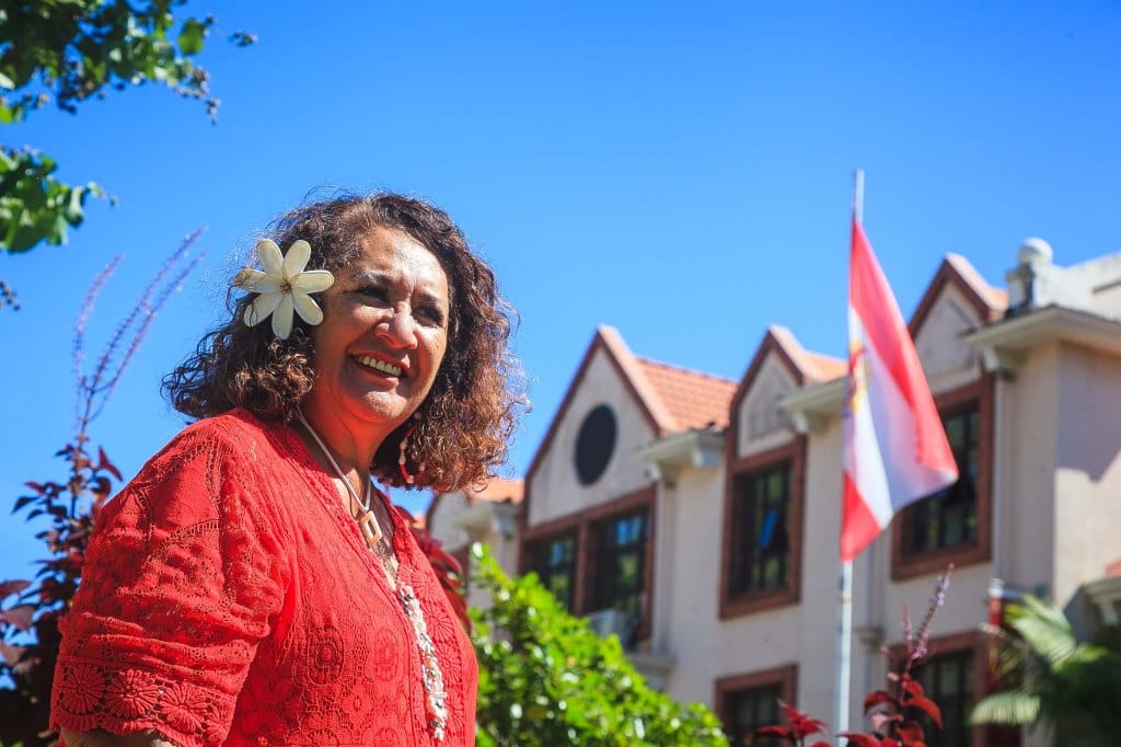 Ludmilla drapeau   Femmes De Polynésie  Ludmilla Tapea Chin Meun