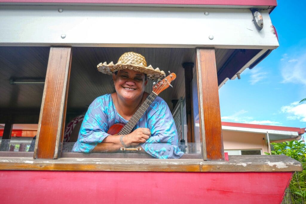 Ttruckp1000787 2026 blog bd   Tour De Raiatea En Truck  Chanter Pour Se Souvenir
