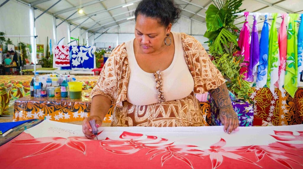 Pareovaioramanui3   Femmes De Polynésie  Vaihere Pito